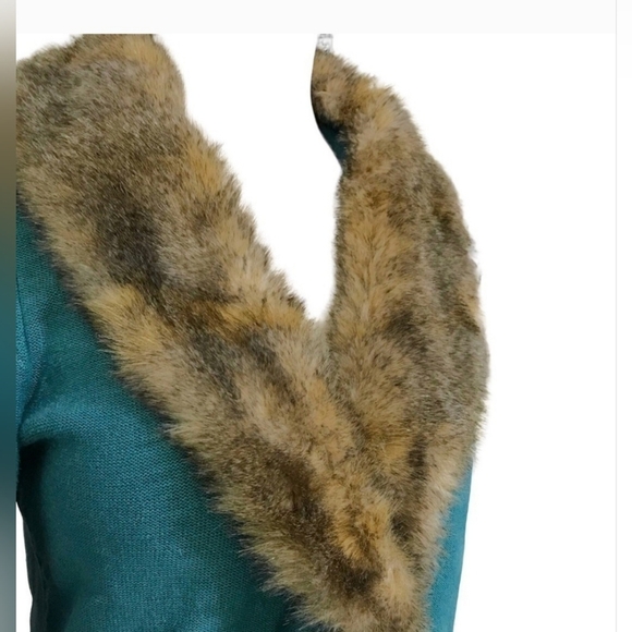 Cabi - Elegant Teal Button Up Sweater with Faux Fur Detachable Collar- Size M - Picture 4 of 6
